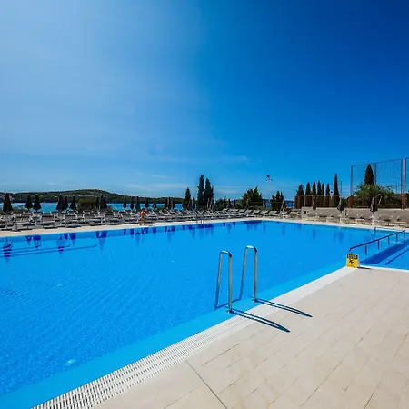 Medena 3* Donji Seget