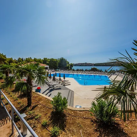 Medena 3* Seget Donji